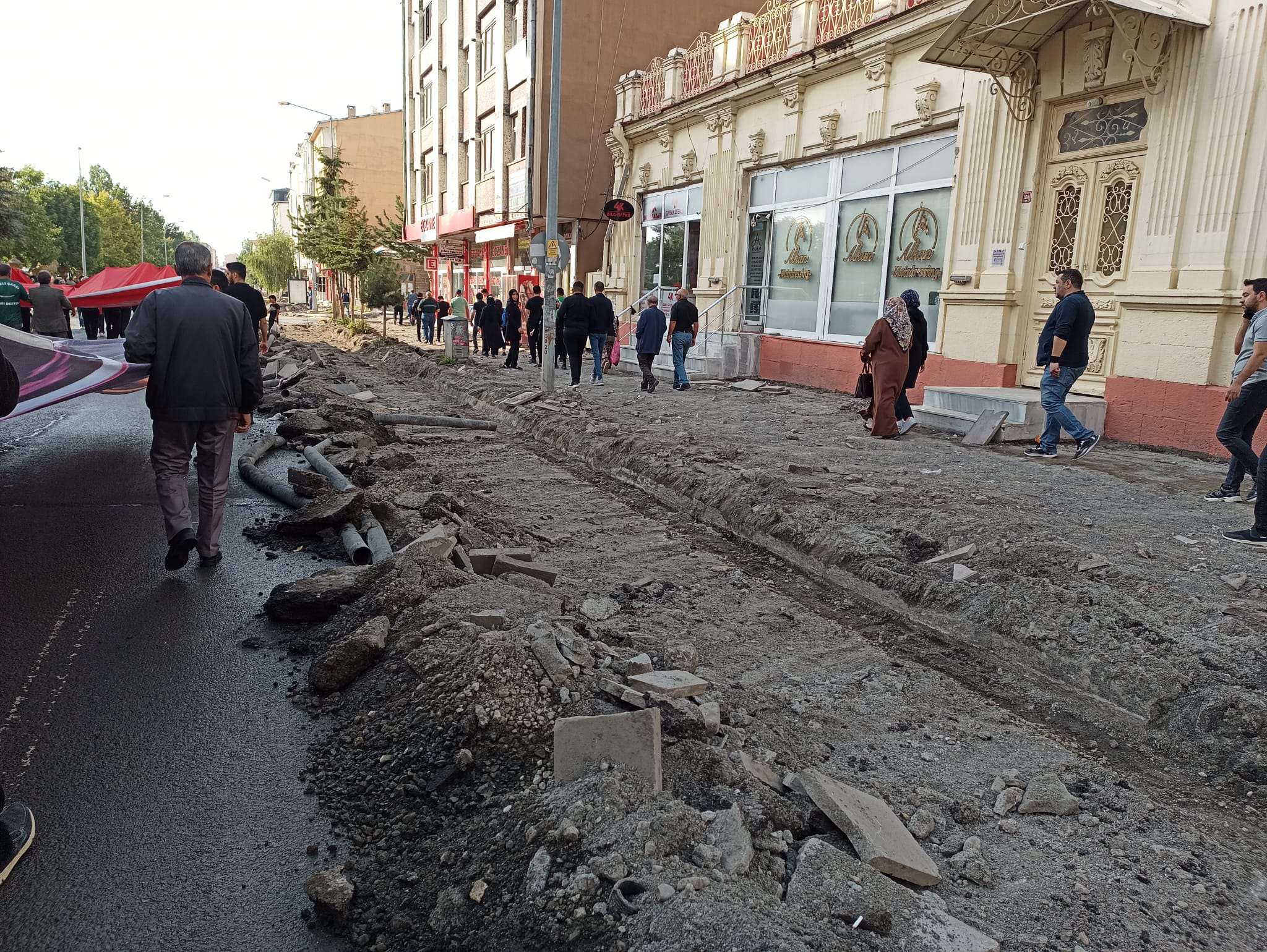 GAMP Caddesi'nde kaldırım çilesi