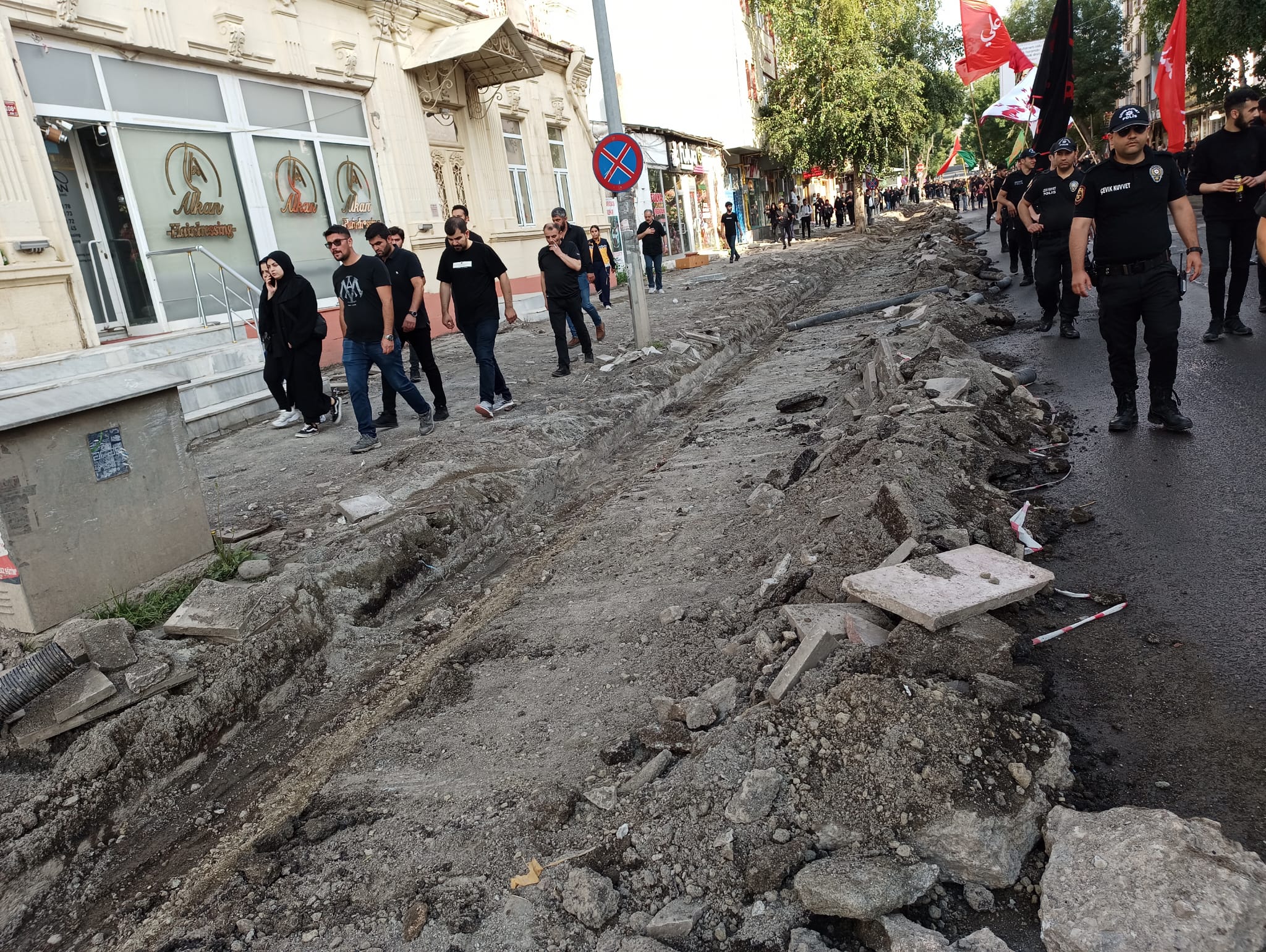 GAMP Caddesi'nde kaldırım çilesi