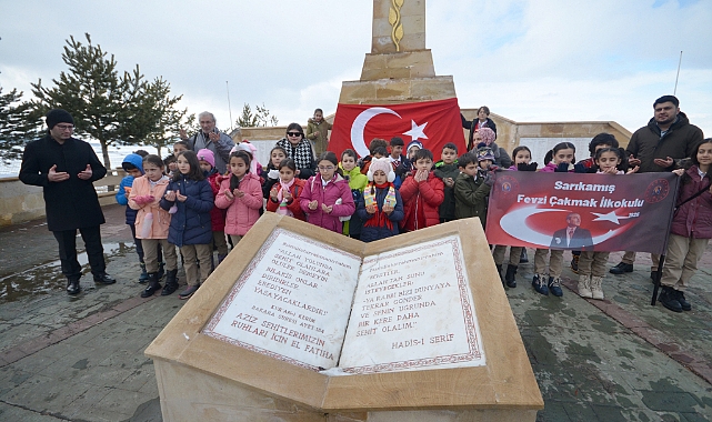 Sarıkamış'ta ilkokul öğrencileri "Şehitlere Vefa" yürüyüşü yaptı